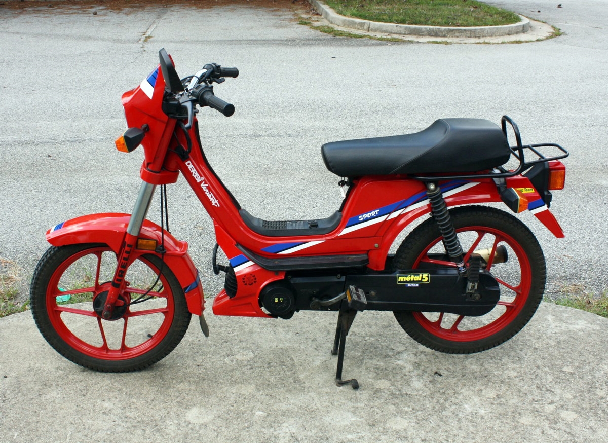 Hire a Derbi Variant 80 Scooter in Kolympia from 20 € per day